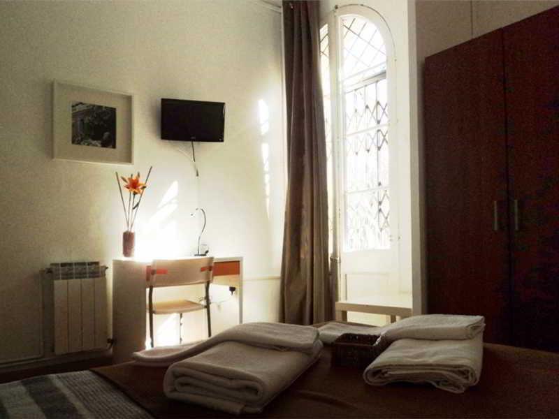 ברצלונה La Isla Hostal מראה חיצוני תמונה