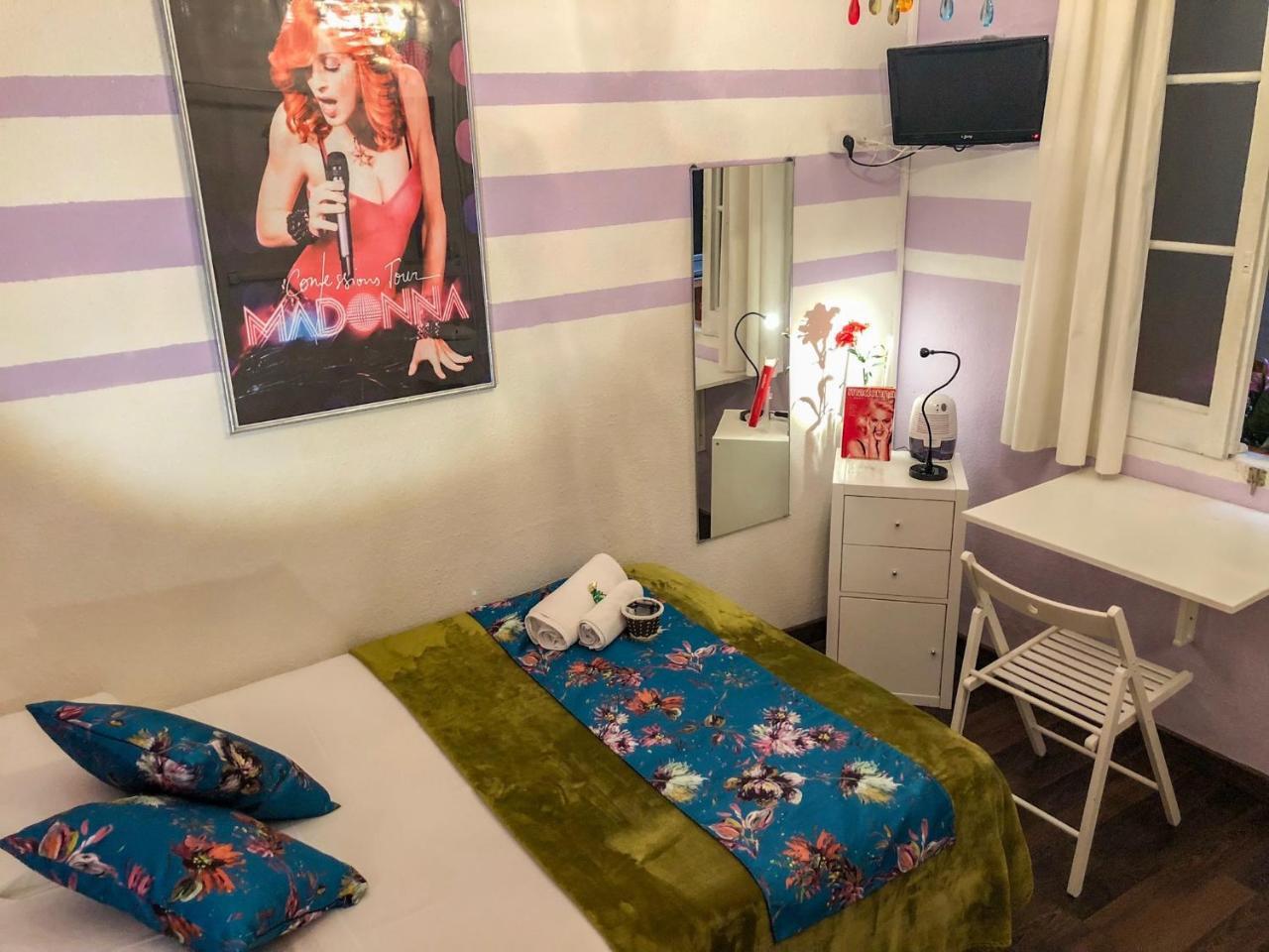 ברצלונה La Isla Hostal מראה חיצוני תמונה