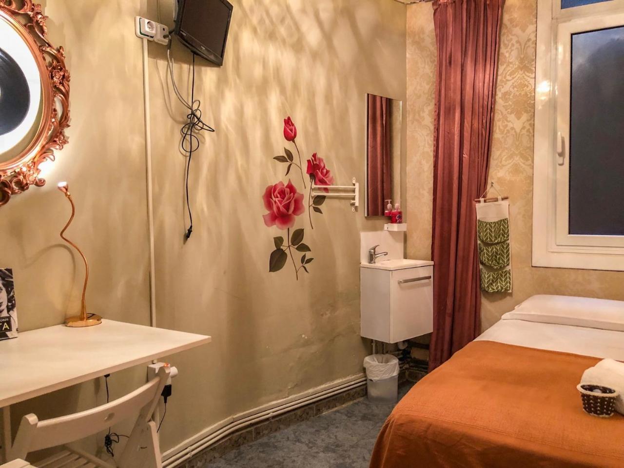 ברצלונה La Isla Hostal מראה חיצוני תמונה
