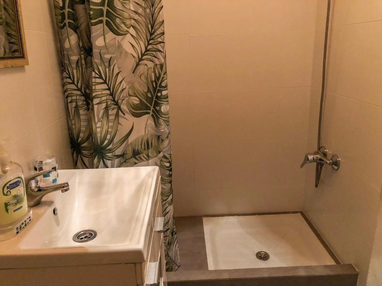 ברצלונה La Isla Hostal מראה חיצוני תמונה