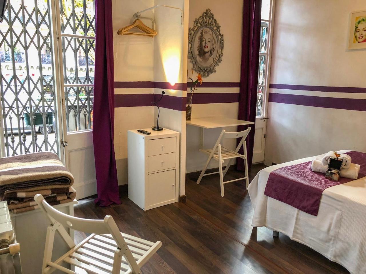 ברצלונה La Isla Hostal מראה חיצוני תמונה
