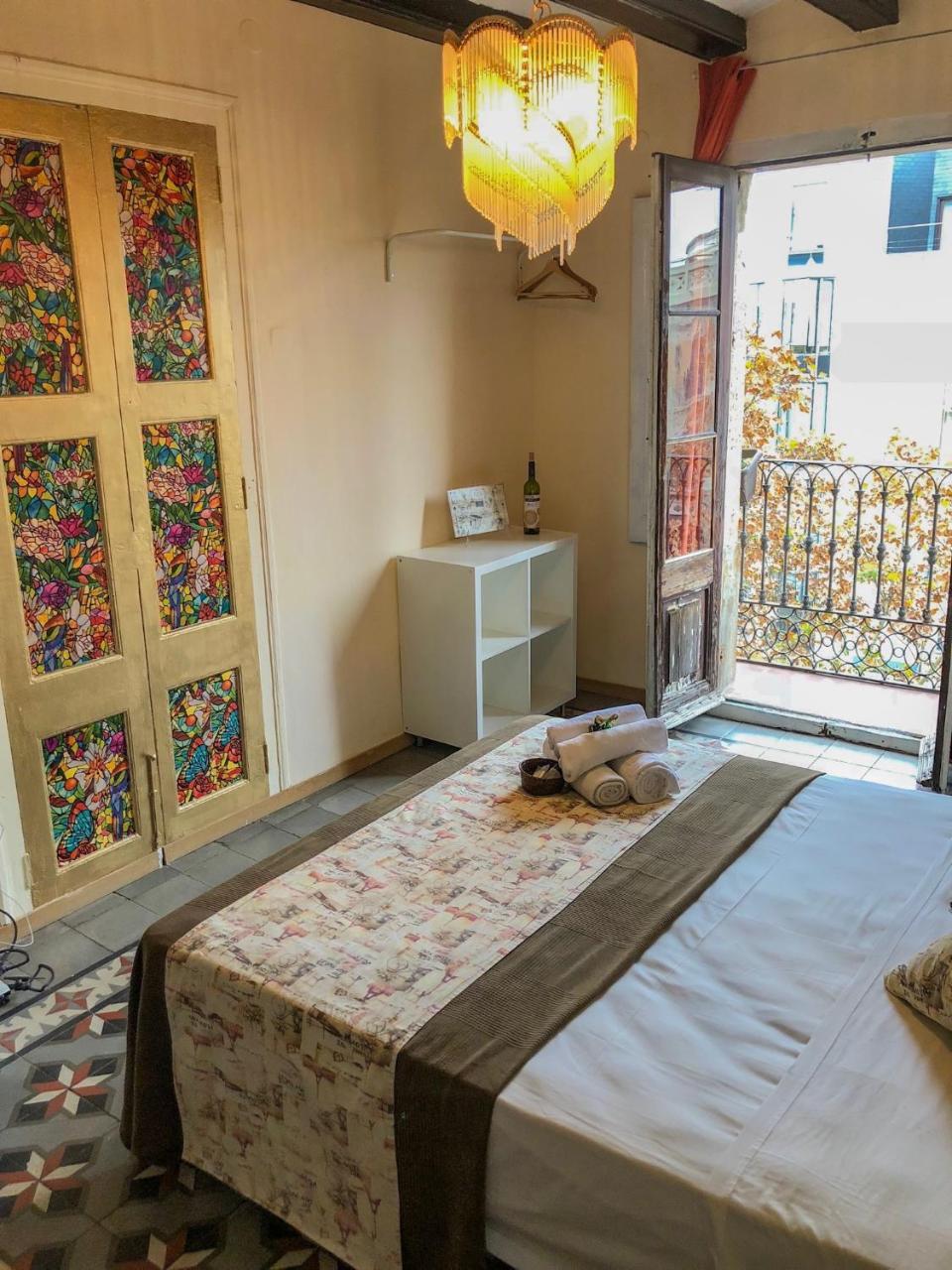 ברצלונה La Isla Hostal מראה חיצוני תמונה