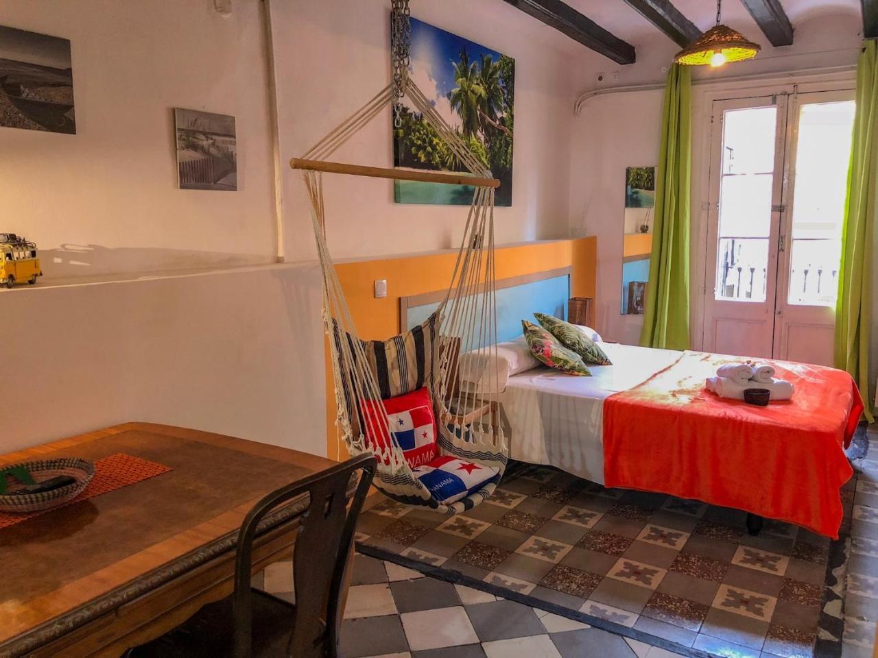 ברצלונה La Isla Hostal מראה חיצוני תמונה