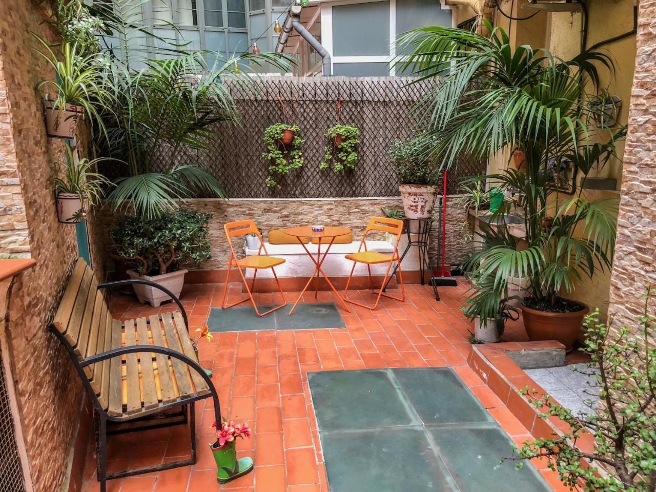 ברצלונה La Isla Hostal מראה חיצוני תמונה