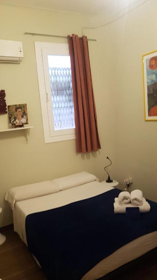 ברצלונה La Isla Hostal מראה חיצוני תמונה