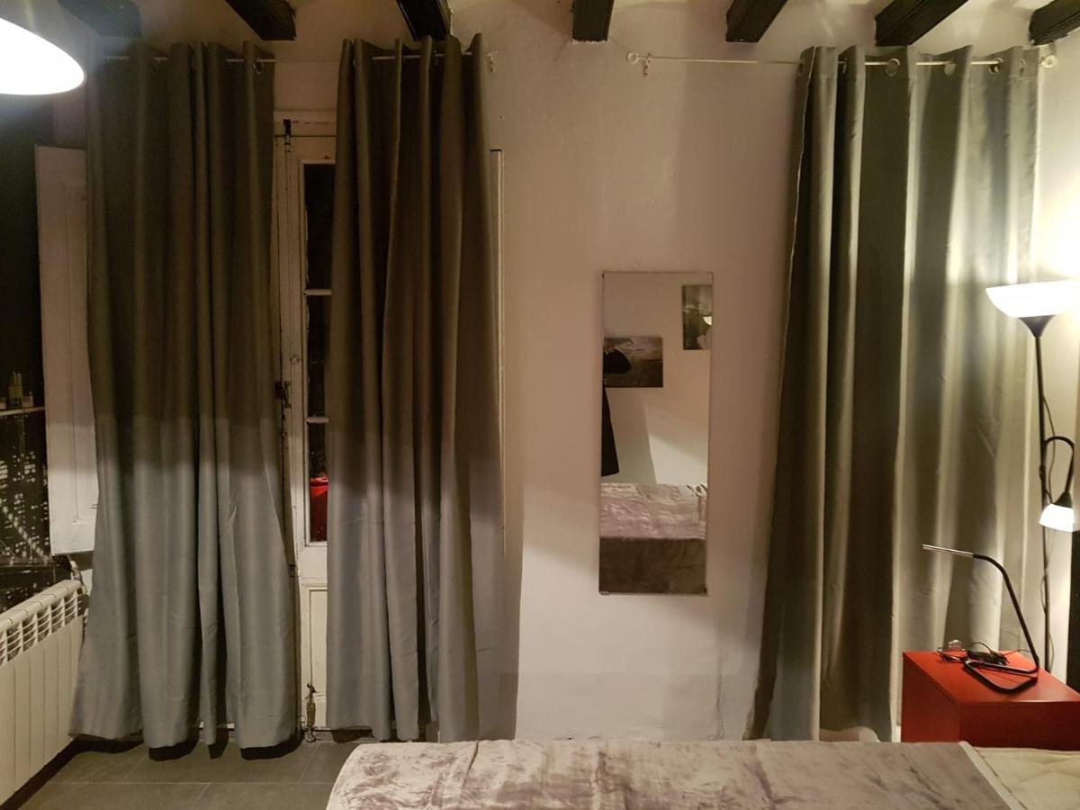ברצלונה La Isla Hostal מראה חיצוני תמונה